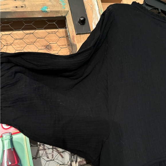 Beautiful embroidery on a black blouse - Picture 3 of 4